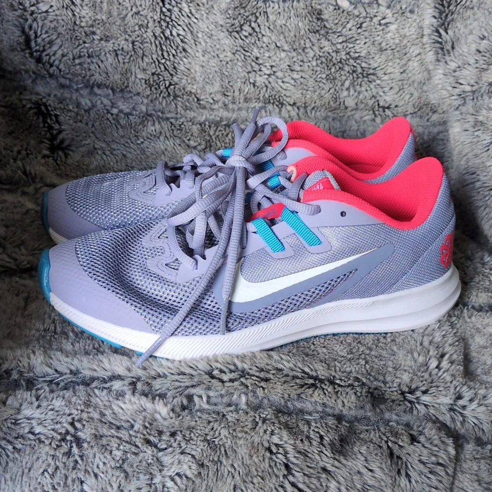 Nike Women's Gray and Pink Athletic Shoes - Picture 3 of 7